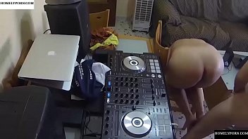 Musik Dj Yang Bikin Panas Dan Menggairahkan.