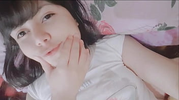 Remaja Perawan Hana Lily Menggoda Diri Sendiri