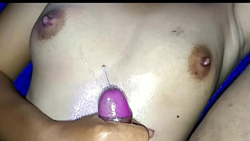 Menggoda Dengan Payudara Mungil Keponakanku