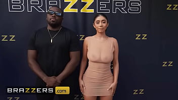 Violet Myers Pamer Lubang Pantatnya Untuk Paparazzi