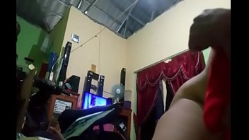 Pasangan Mesra Beraksi Di Depan Kamera