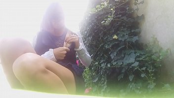 Mandi Telanjang Di Halaman, Aku Tak Peduli Tetangga Melihat!