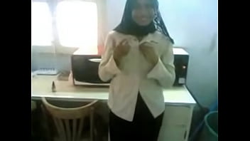 Gadis Arab Yang Menggoda