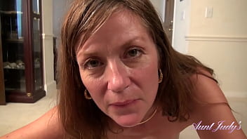 Tante Judy – 43 Tahun Dengan Bulu Lebat, Isabella Tiri – Pov Menggoda