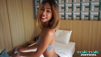 Menggoda Gadis Bangkok Yang Dibuat Penuh Dengan Kontol