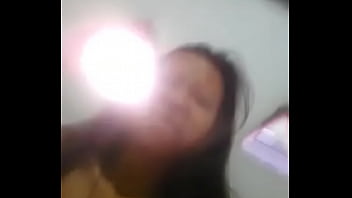 Risqia Lopes, Gadis Seksi Dari Surabaya Yang Bikin Heboh
