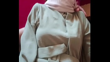Kakak Tiri Berhijab Digoyang Malam Lebaran