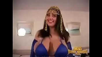 Hot Milf Arab Menggoda Dengan Nafsu Membara