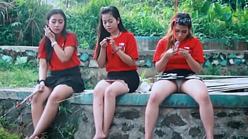 Melihat Celana Dalam Nakal Saat Cewek Mancing Bareng Teman