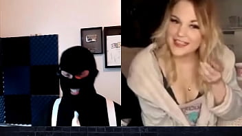 Pengalaman Panas Britney Sebagai Model Webcam