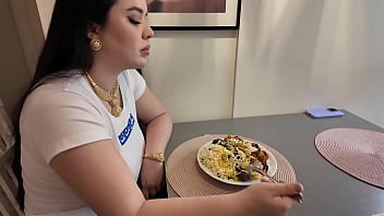 Adik Tiri Turki Bergoyang Digoyang Kakak Tiri Usai Makan Siang – Video Mesum Amatir