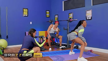 Brazzers – Nikmati Sensasi Panas Bintang Porno Berkeringat Saat Berolahraga Nakal