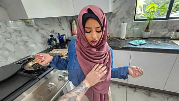 Istri Berhijab Panas Ingin Selamatkan Pernikahan Dengan Belajar Memberikan Oral Dan Bicara Kotor – Hijablust