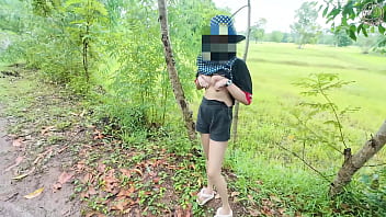 สาวไทยโชว์หีเด็ดริมทาง เสียงไทยเร้าใจ