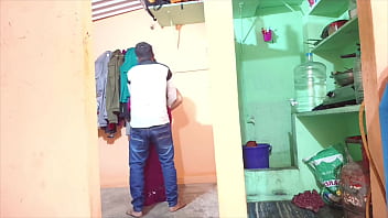 Menggoyang Pantat Ibu Yang Seksi Dengan Ganas