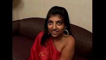 Malam Panas Dengan Teh Dan Kenikmatan India