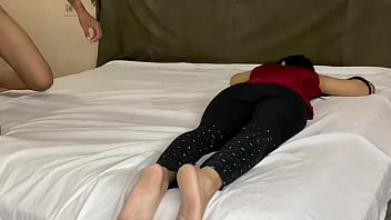 Gadis Perawan Digenjot Paman Bertangkai Besar