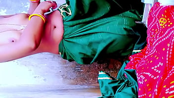 Bhabhi Desi Dengan Pinggang Ramping Pamer Semua Di Video Panas Viral