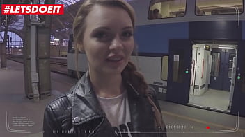 Petualangan Seks Panas Di Rusia Bersama Gadis Cantik – Emily Thorne Dan Charlie Dean