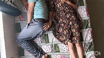 Bhabhi Shivani Menggoda Devar Tidur Lalu Menunggangnya Dengan Pose Panas.