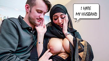 Pemungut Utang Memuaskan Istri Muslim Untuk Melunasi Pinjaman – Aaliyah Yasin, Marcus London, Sam Bour