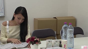 Gadis Jepang Ren Azumi Nikmati Dua Pria Sekaligus