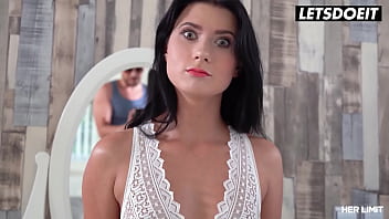 Gadis Rusia Nicole Black Menikmati Anal Gila Dengan Pria Berotot