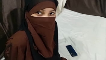 Kakak Muslim Seksi Goyang Kerudung Di Ranjang Dengan Adik Tiri