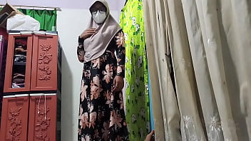 Guru Menangkap Muridnya Sedang Masturbasi Dan Mengajaknya Berhubungan Intim