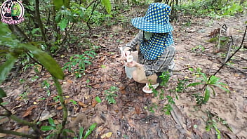 Wanita Thailand Di Hutan Setelah Buang Air Kecil Menampilkan Kemesraan Di Pinggir Jalan 4k