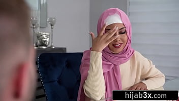 Cantik Mungil Berhijab Yang Menggoda Dalam Bercinta