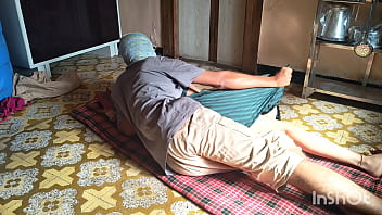 Menggoda Adik Tiriku Yang Manis Di Dapur.