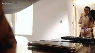 Siskaeee Menggoda Room Boy Dengan Aksi Panas