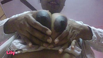 Gadis India Lily Payudara Montok Menggoda