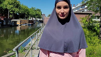 Gadis Arab Hot! Megan Dari Timur Tengah – Anal, Kencing, Squirting, Creampie