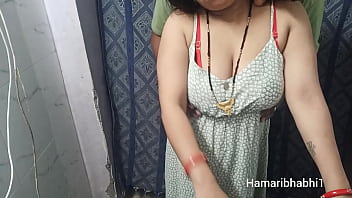 Gadis India Seksi Dengan Tubuh Berlekuk