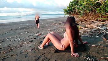 Aku Digituin Sama Cowok Tak Dikenal Di Pantai!