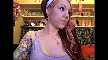 Sofi Mora Berani Buka Baju Di Live Cam