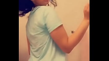 Gadis Arab Seksi Menggoyang Tubuh Menggoda