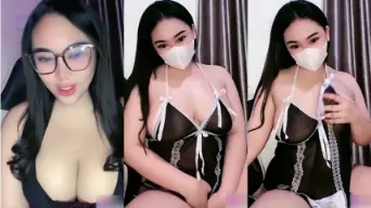 Pelayan Seksi Dengan Payudara Montok Yang Menggoda