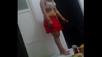 Gadis Tunisia Seksi Menari Dengan Goyangan Menggoda