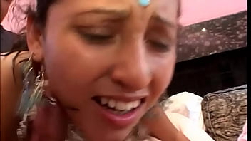 Birahi Tiga Arah Dengan Suami Dan Ibu Tiri Yang Tak Tahu Apa Yang Dilakukan Si Jalang – Audio Hindi