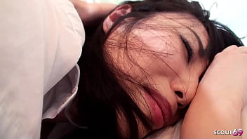 Gadis Jepang Montok Payudara Besar Alami Digoyang Hingga Klimaks Oleh Pria Tua