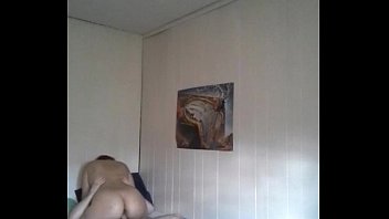 Gadis Arab Berpantat Besar Menggoyangkan Kontolku