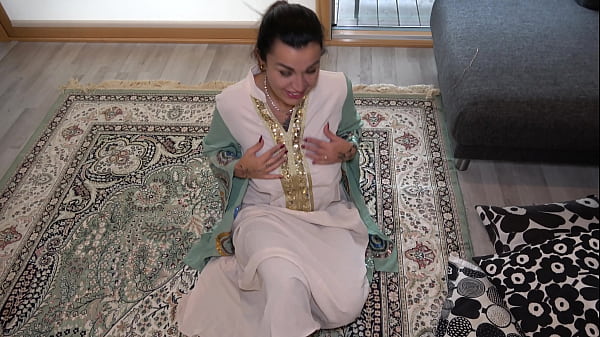 Arab Stepmom Dengan Pantat Besar Yang Bergairah Dan Anak Tirinya – Film Dewasa Arab – Adegan Intim Arab Asli Terbaru
