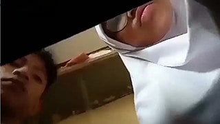 Skandal Mesum: Sepasang Abg Sekolah Yang Berani Grepe Diam-diam Di Kelas
