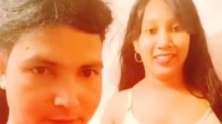 Video Panas Pasangan Mesra: Istri Seksi Dan Suami Berambut Panjang Telanjang