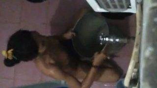Video Panas Pembantu India Mandi, Disaksikan Diam-diam