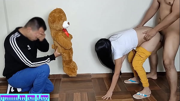Novia Hot Goyangin Kontol Temannya, Ngocokin Pacar Bodoh Di Depan Mata Ntr