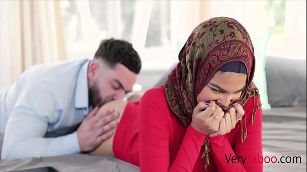 Maya Farrell: Gadis Hijab Perawan Yang Ternyata Adik Tiriku